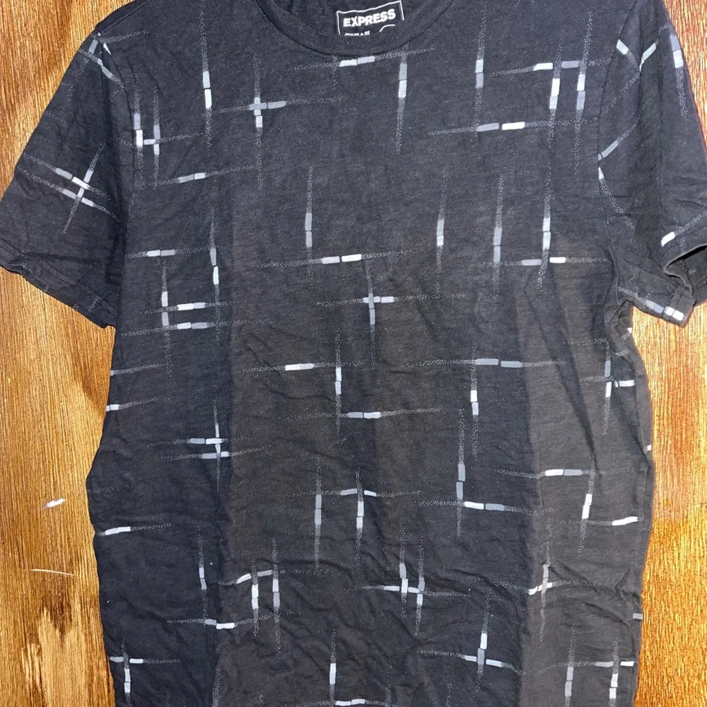 Graphic t-shirt - Picture 1 of 3